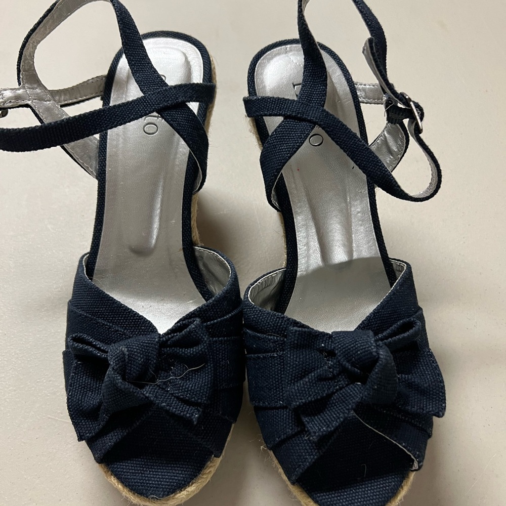 Navy bow wedge heels size 8